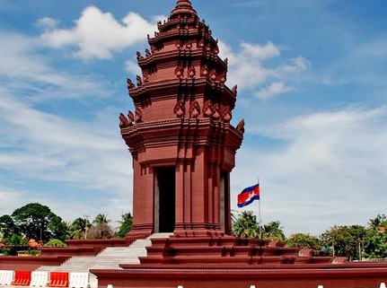 Introduction to Phnom Penh Independence Monument